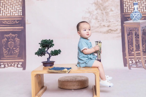 文山宝宝睡觉翻滚